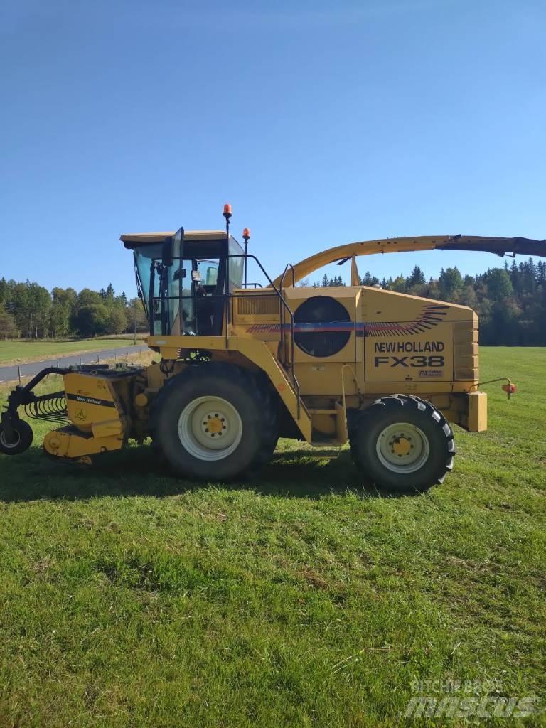 New Holland FX 38 علافات ذاتية الدفع