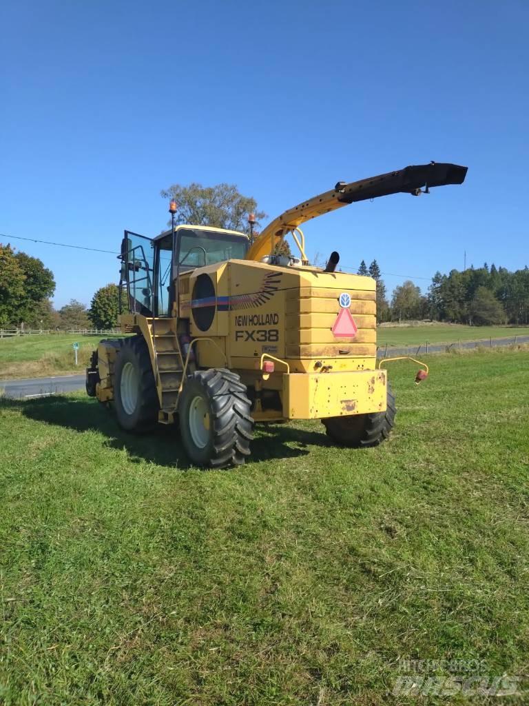 New Holland FX 38 علافات ذاتية الدفع