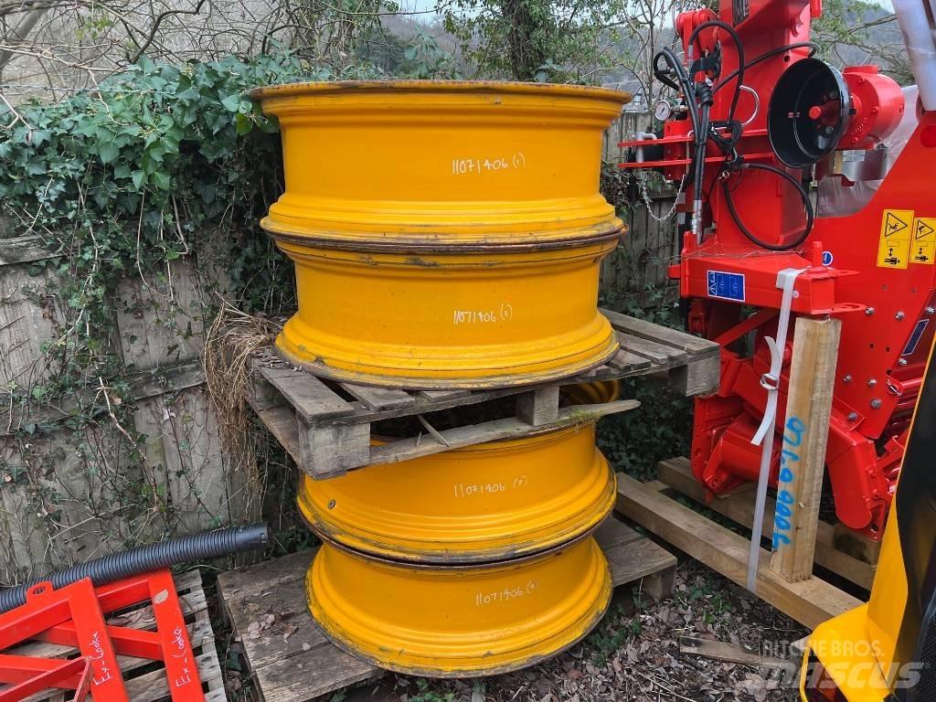 JCB 4 x Wheel Rims الإطارات والعجلات والحافات