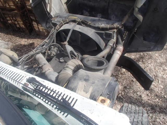 Volvo WG شاحنات بمقصورة وهيكل