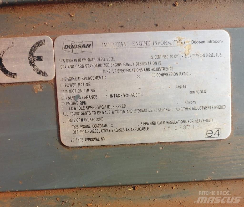 Doosan DX 300 LC-5 حفارات زحافة