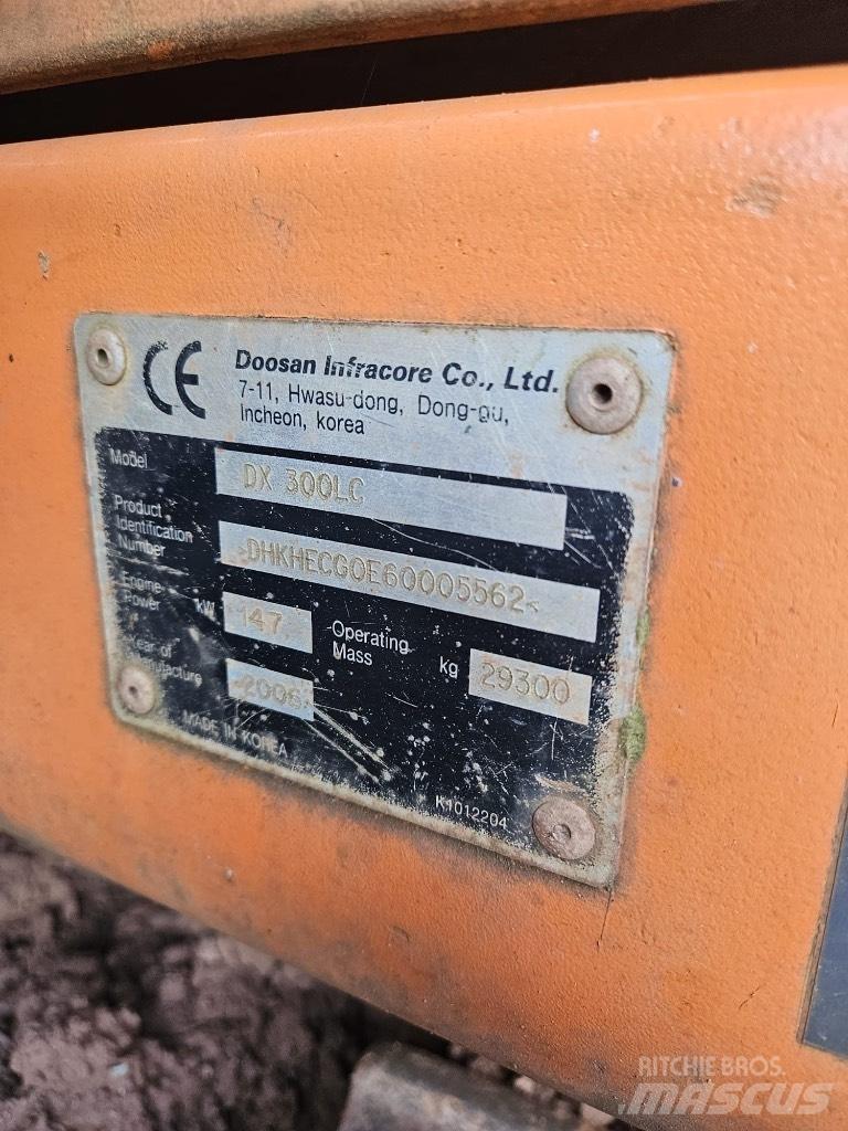 Doosan DX 300 LC-5 حفارات زحافة