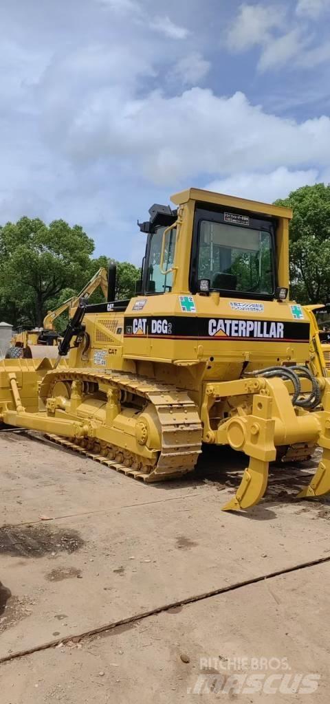 CAT D 6 G بلدوزرات مجنزرة