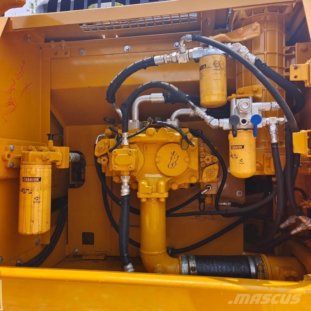 CAT 324 D L حفارات زحافة