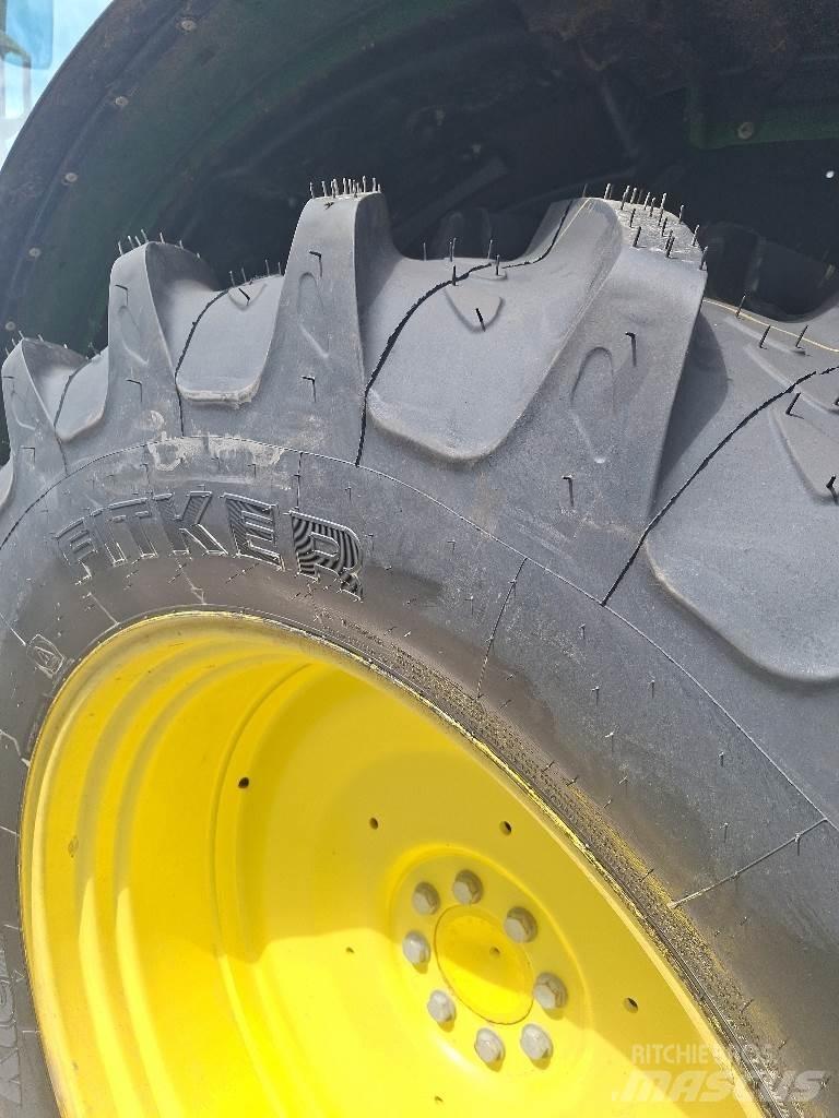 John Deere 6110R الجرارات