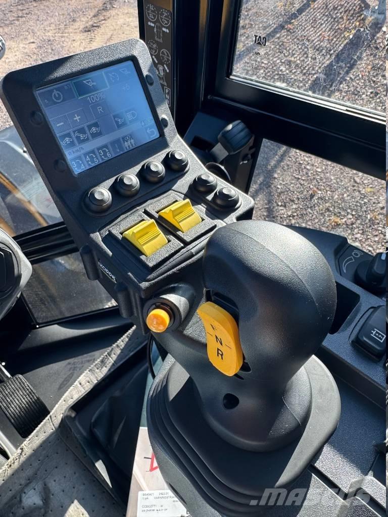 CAT 908 لوادر بعجل