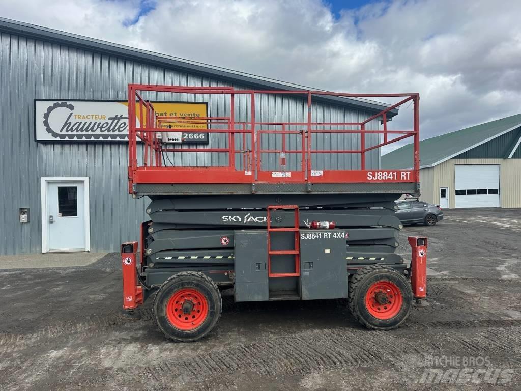 SkyJack SJ 8841 RT رافعات مقصية الشكل