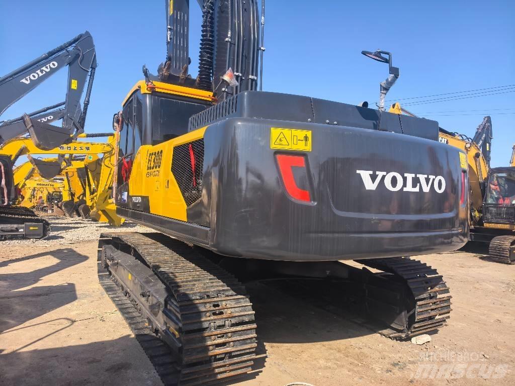 Volvo EC 300 D L حفارات زحافة