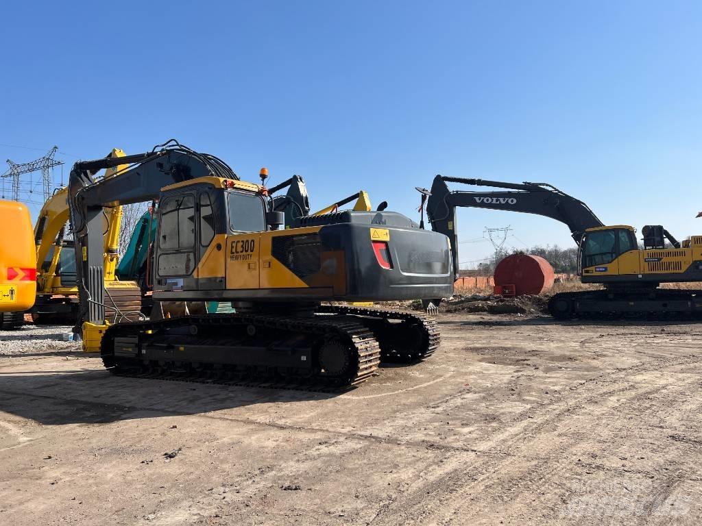 Volvo EC 300 D L حفارات زحافة