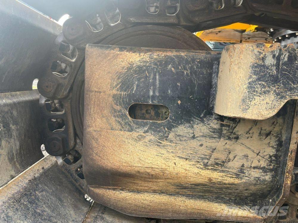 JCB 140 X LC حفارات زحافة