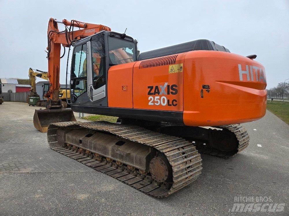 Hitachi ZX250LC-3 حفارات زحافة