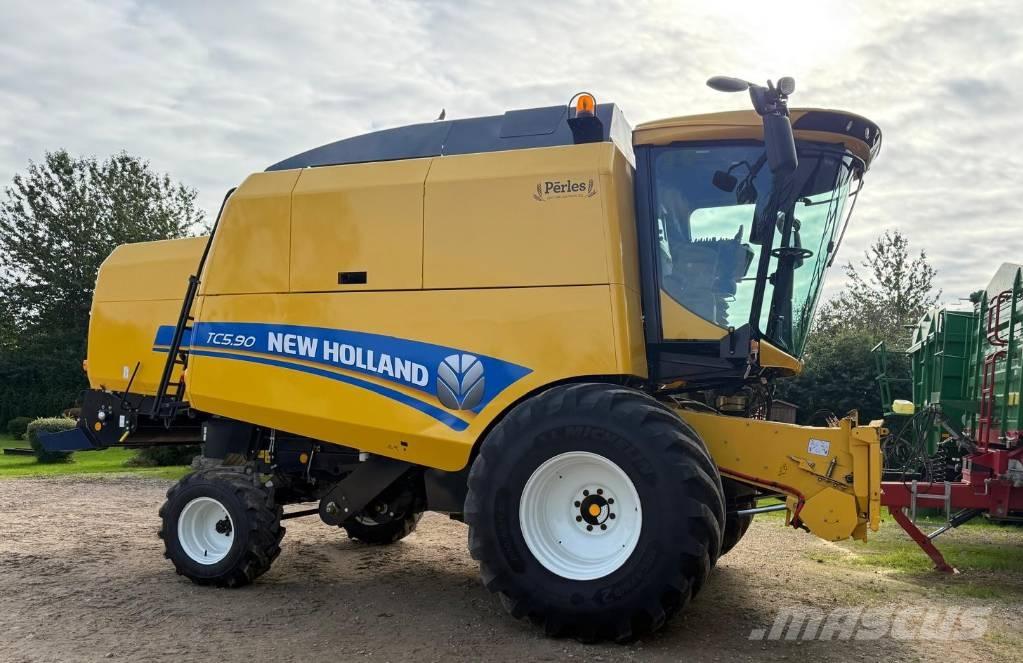 New Holland TC 5.90 حصادات