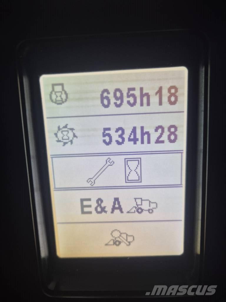 New Holland TC 5.90 حصادات