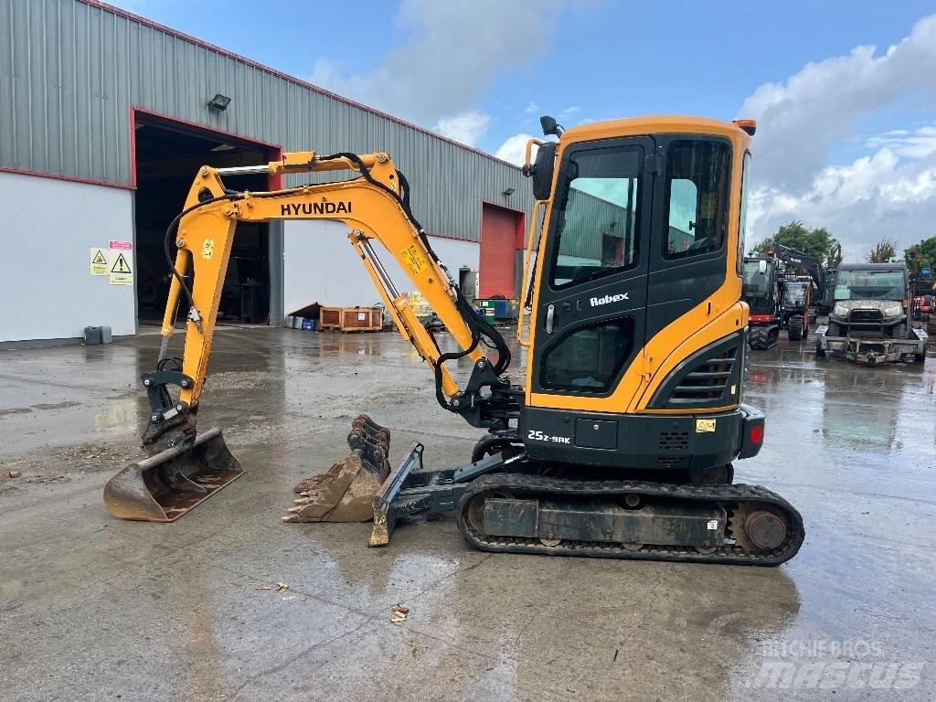 Hyundai R25Z-9 AK حفارات صغيرة أقل من 7 طن (حفارات صغيرة)