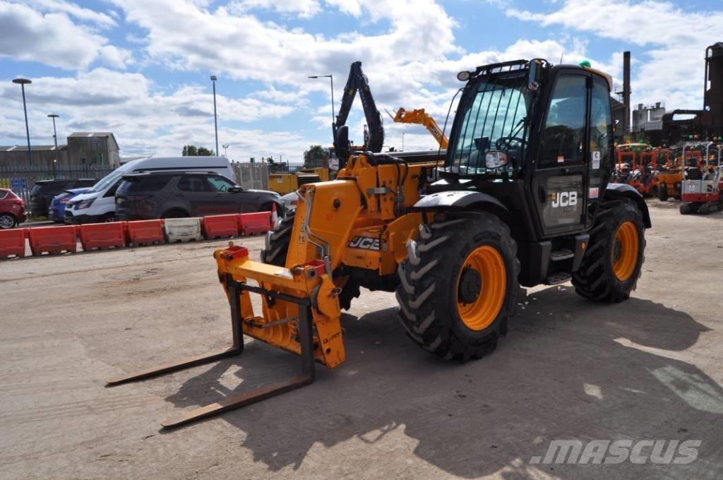 JCB 535-95 مناولات متداخلة