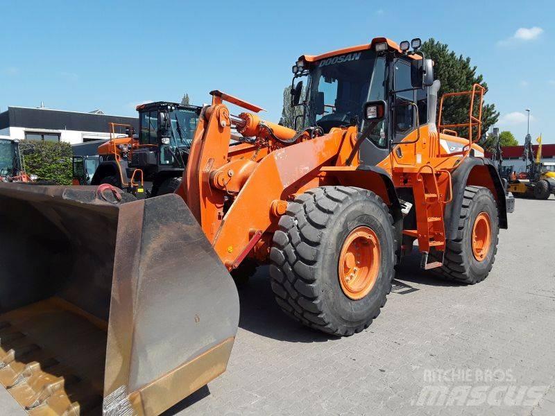 Develon DL350-5 لوادر بعجل