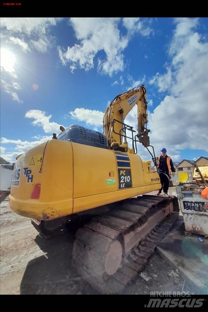 Komatsu PC 210 LC-11 حفارات زحافة