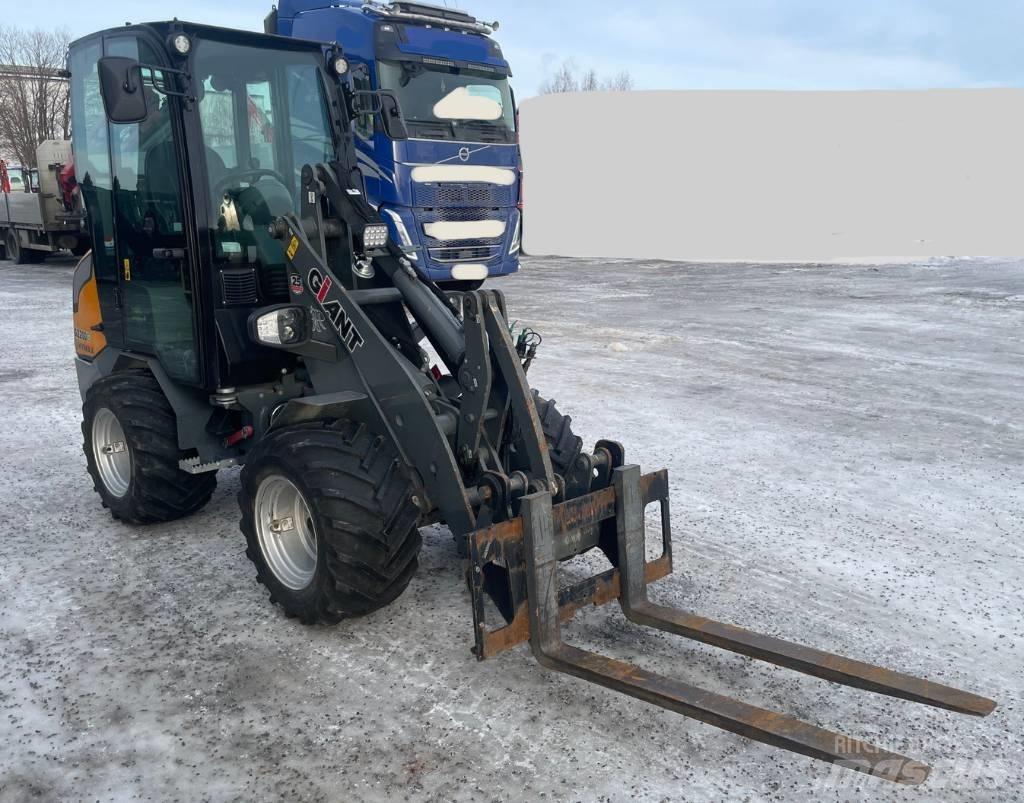 Gigant 2200 E لوادر صغيرة