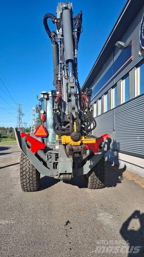 Lännen 8600 G لوادر ذات جرافات عكسية
