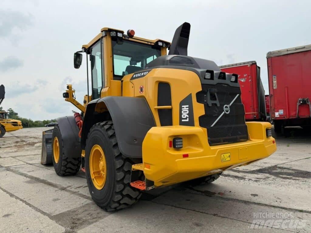 Volvo L90H لوادر بعجل