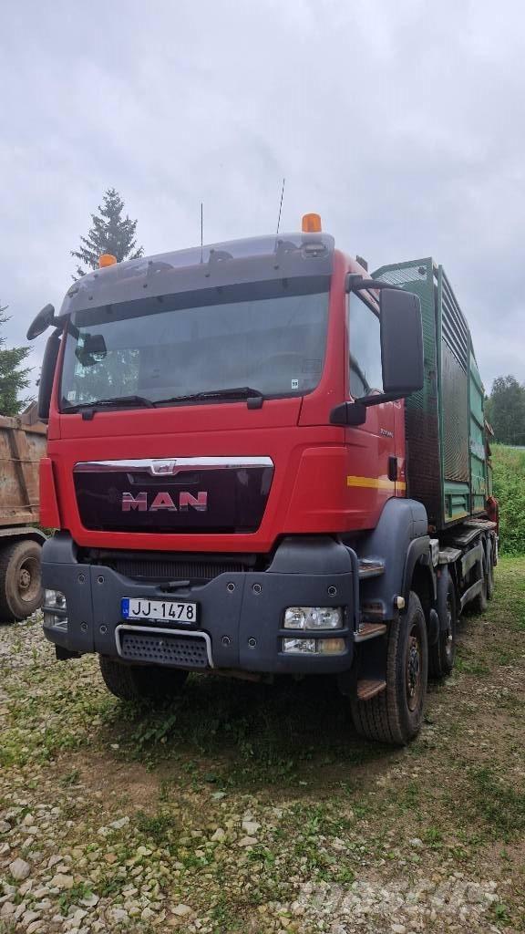 MAN TGS + Neuson 1266 ماكينات تقطيع أخشاب الحراجة