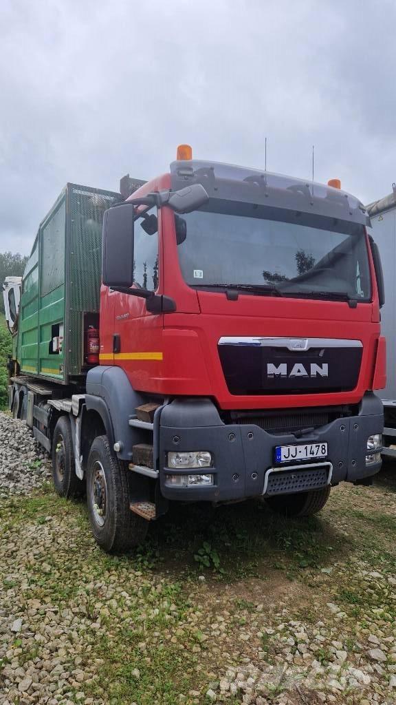 MAN TGS + Neuson 1266 ماكينات تقطيع أخشاب الحراجة