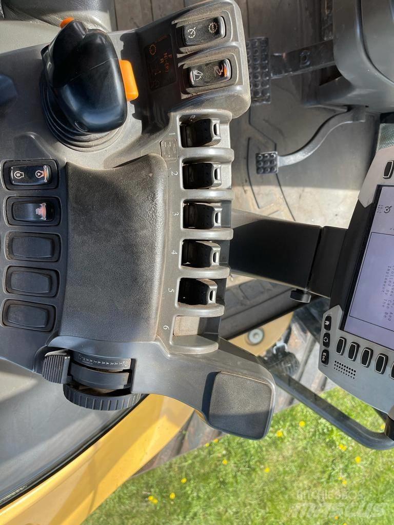 Challenger MT 775 E الجرارات