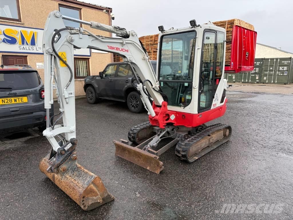 Takeuchi TB 225 حفارات صغيرة أقل من 7 طن (حفارات صغيرة)