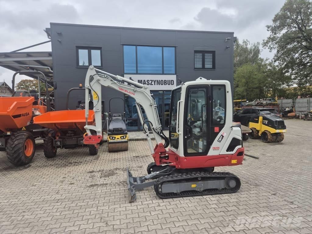 Takeuchi TB225 V0B حفارات صغيرة أقل من 7 طن (حفارات صغيرة)