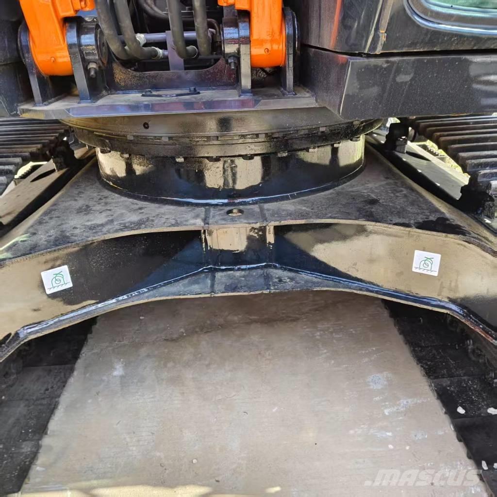 Hitachi ZX 130 LC حفارات زحافة