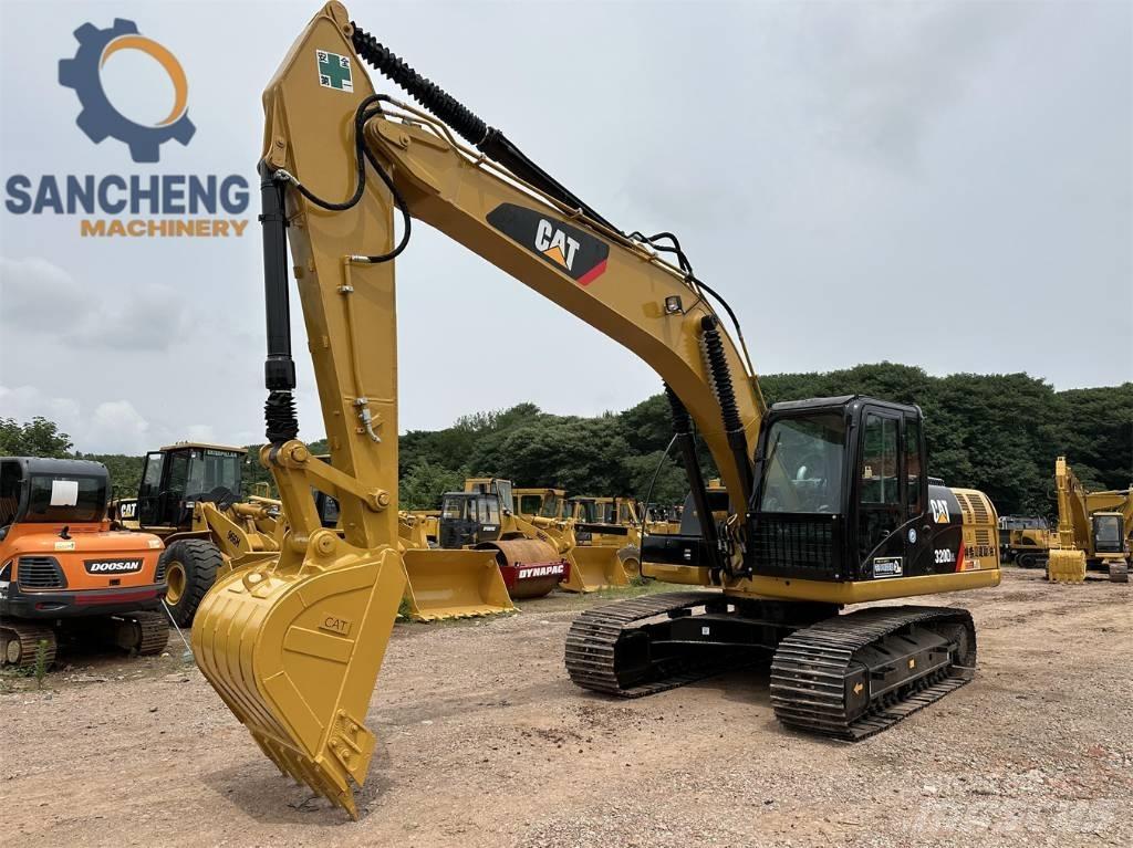 CAT 320 D2L حفارات زحافة