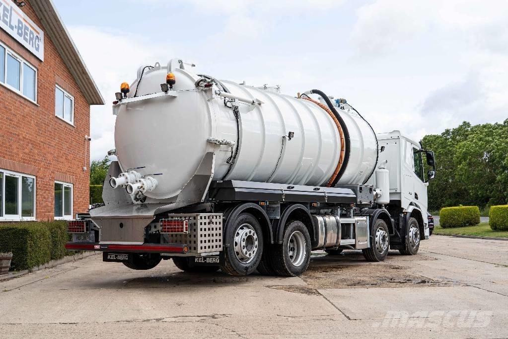 DAF XD 450 FAX 8x2 شاحنات ذات صهاريج
