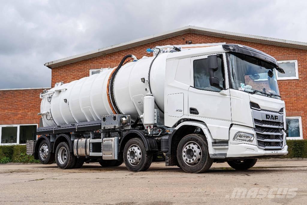 DAF XD 450 FAX 8x2 شاحنات ذات صهاريج