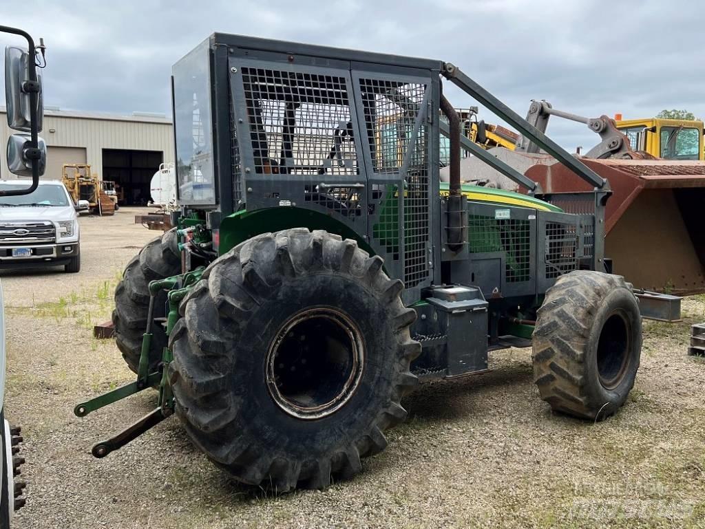 John Deere 5100 M الجرارات