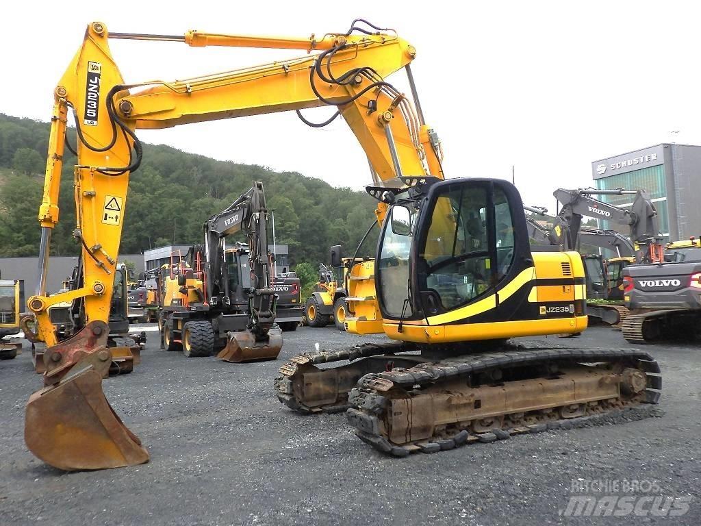 JCB JZ 235 LC حفارات زحافة
