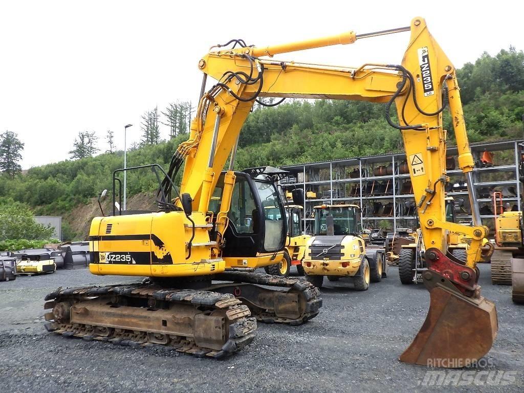 JCB JZ 235 LC حفارات زحافة