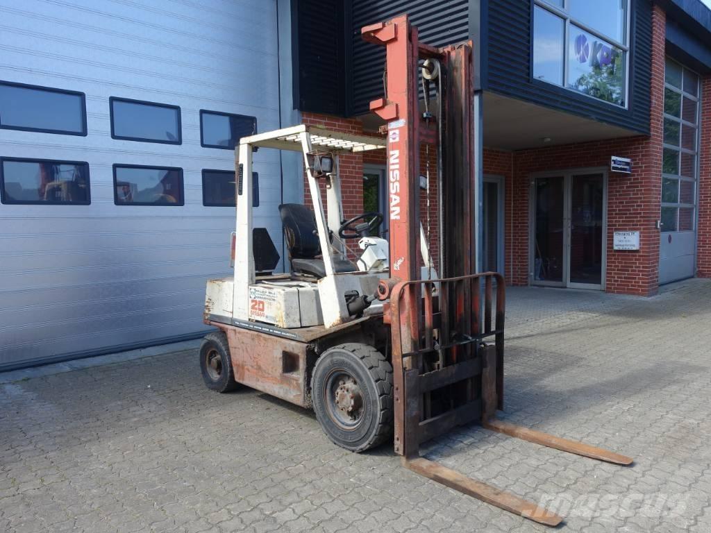 Nissan EH 02 A 20U شاحنات الديزل