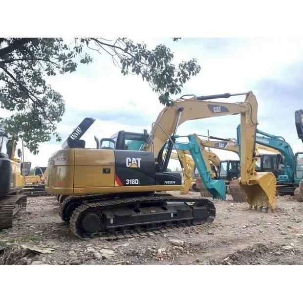 CAT 318d2 حفارات زحافة