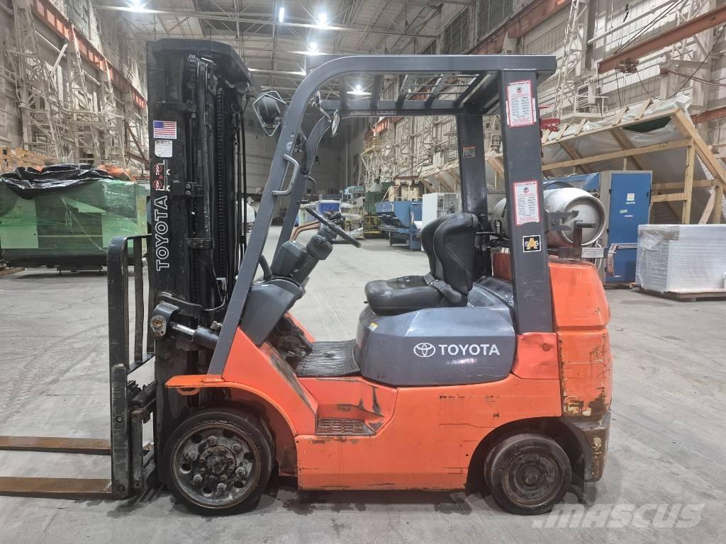 Toyota 7 FGCU 25 شاحنات ذات رافعات شوكية - أخرى
