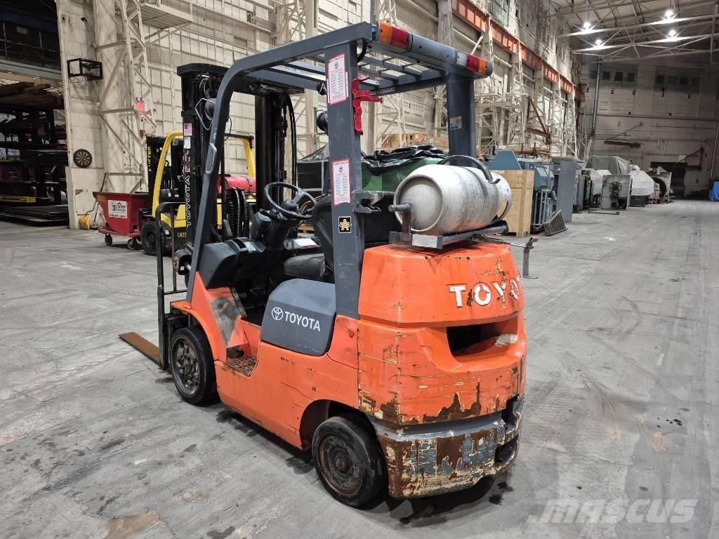 Toyota 7 FGCU 25 شاحنات ذات رافعات شوكية - أخرى