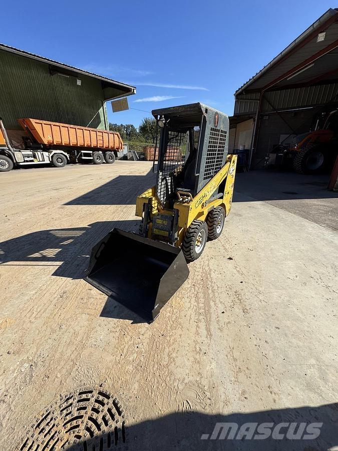 Gehl 1640 ساحبات الأشجار