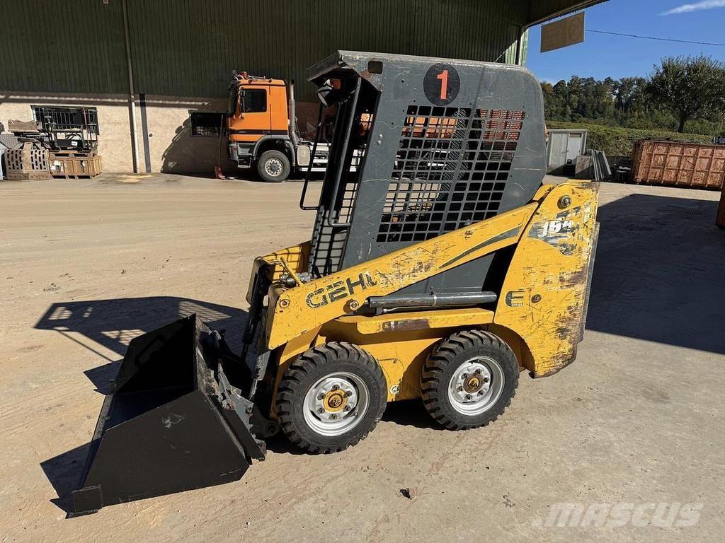 Gehl 1640 ساحبات الأشجار