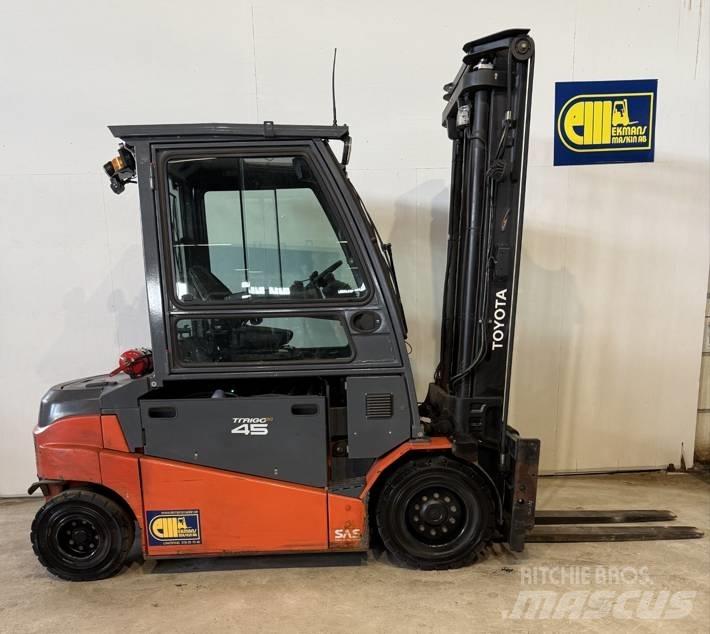 Toyota Truck 8FBMT45 شاحنات ذات رافعات شوكية تعمل بالكهرباء