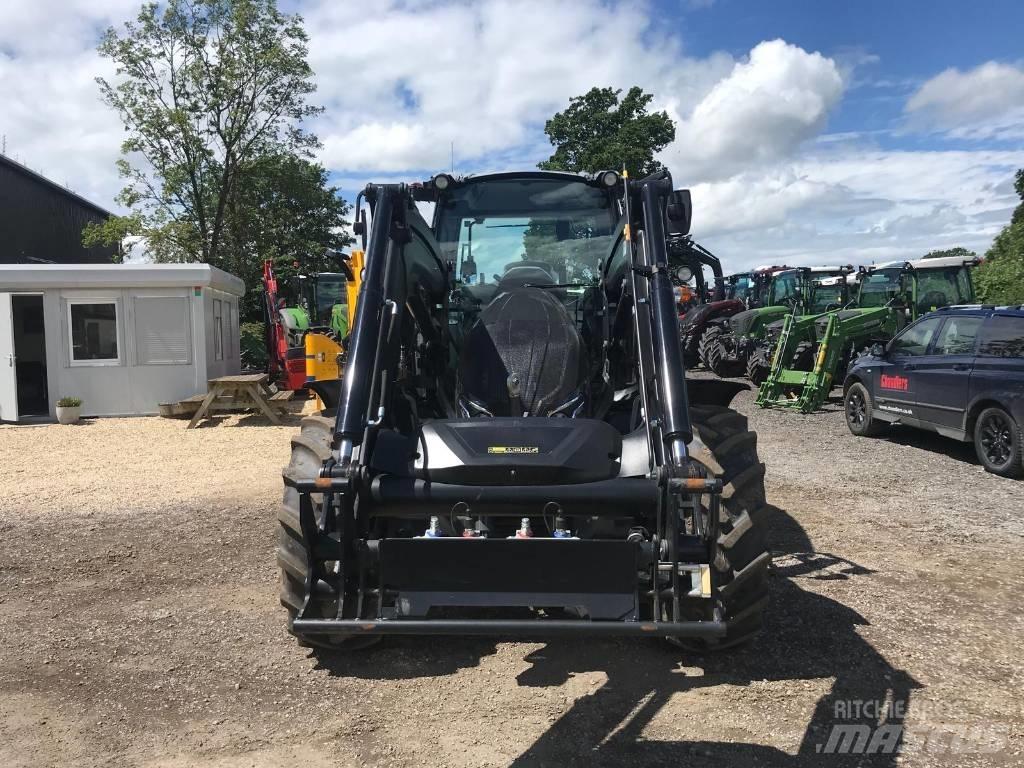 Valtra G 135 A الجرارات