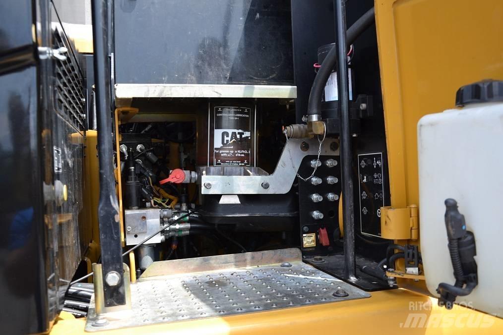 CAT M 315 D حفارات بعجل