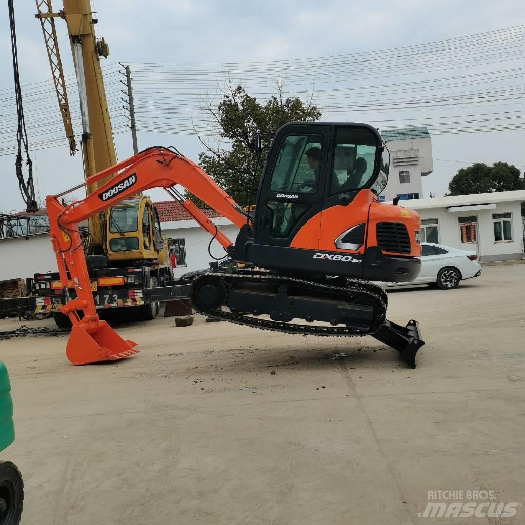 Doosan DX 60 حفارات زحافة