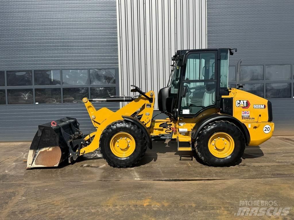 CAT 908M لوادر بعجل
