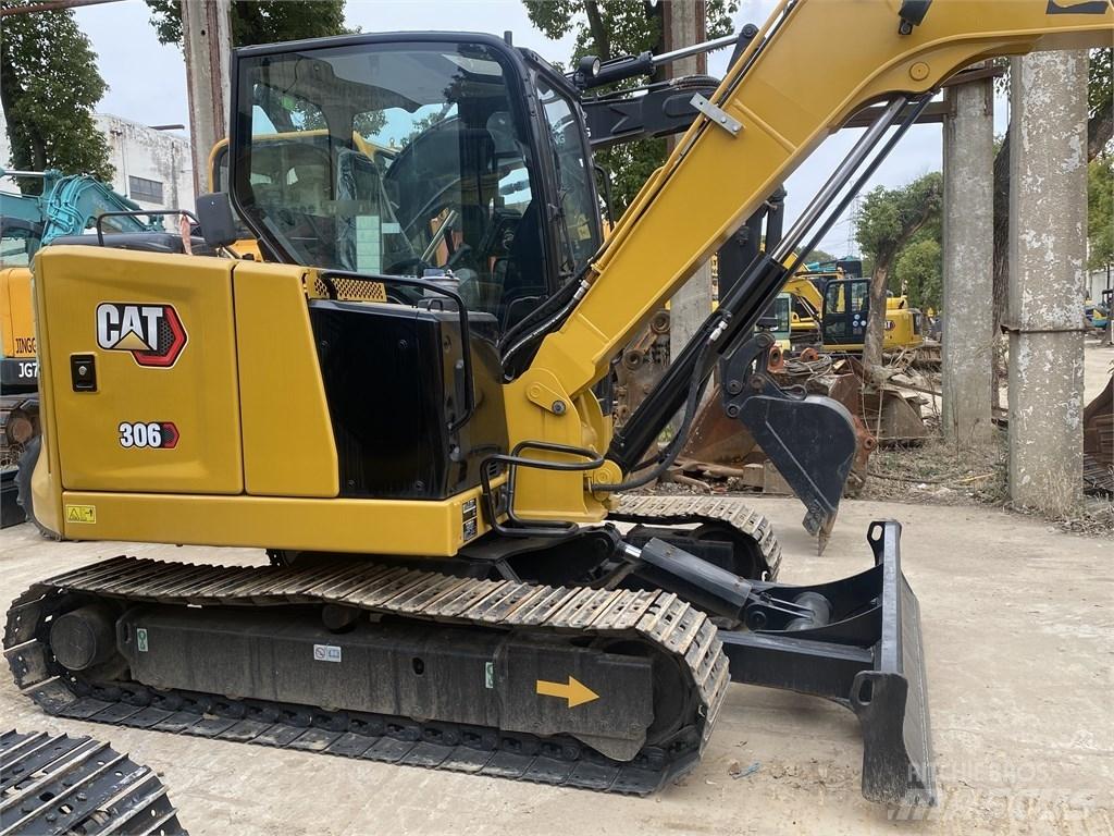 CAT 306 حفارات زحافة