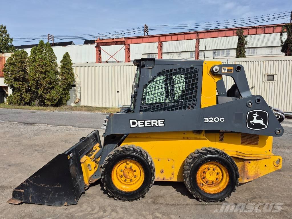 John Deere 320G لوادر انزلاقية التوجيه