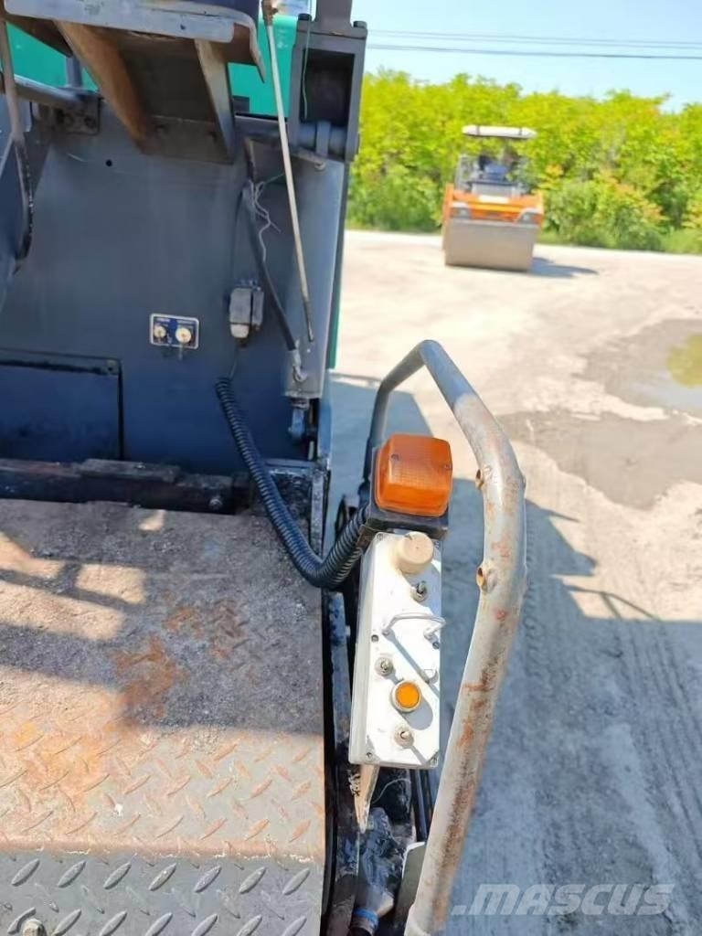 XCMG RP 453 L معدات السفلتة